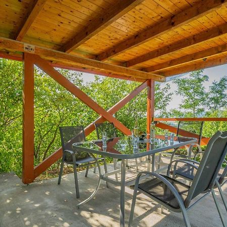 Panorama Apartmanhaz Естергом Екстериор снимка