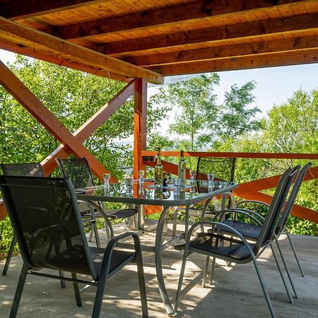Panorama Apartmanhaz Естергом Екстериор снимка
