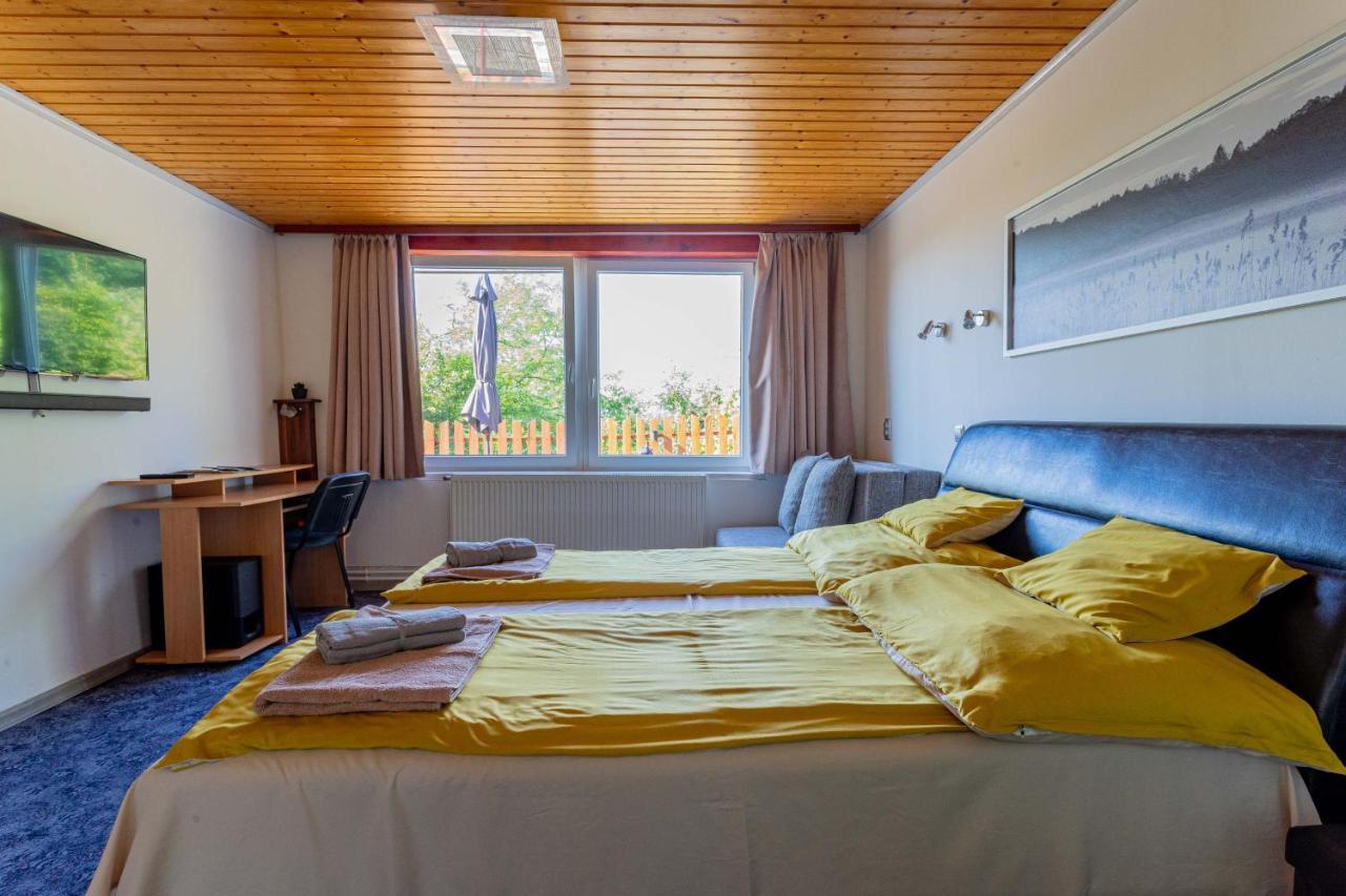 Panorama Apartmanhaz Естергом Екстериор снимка