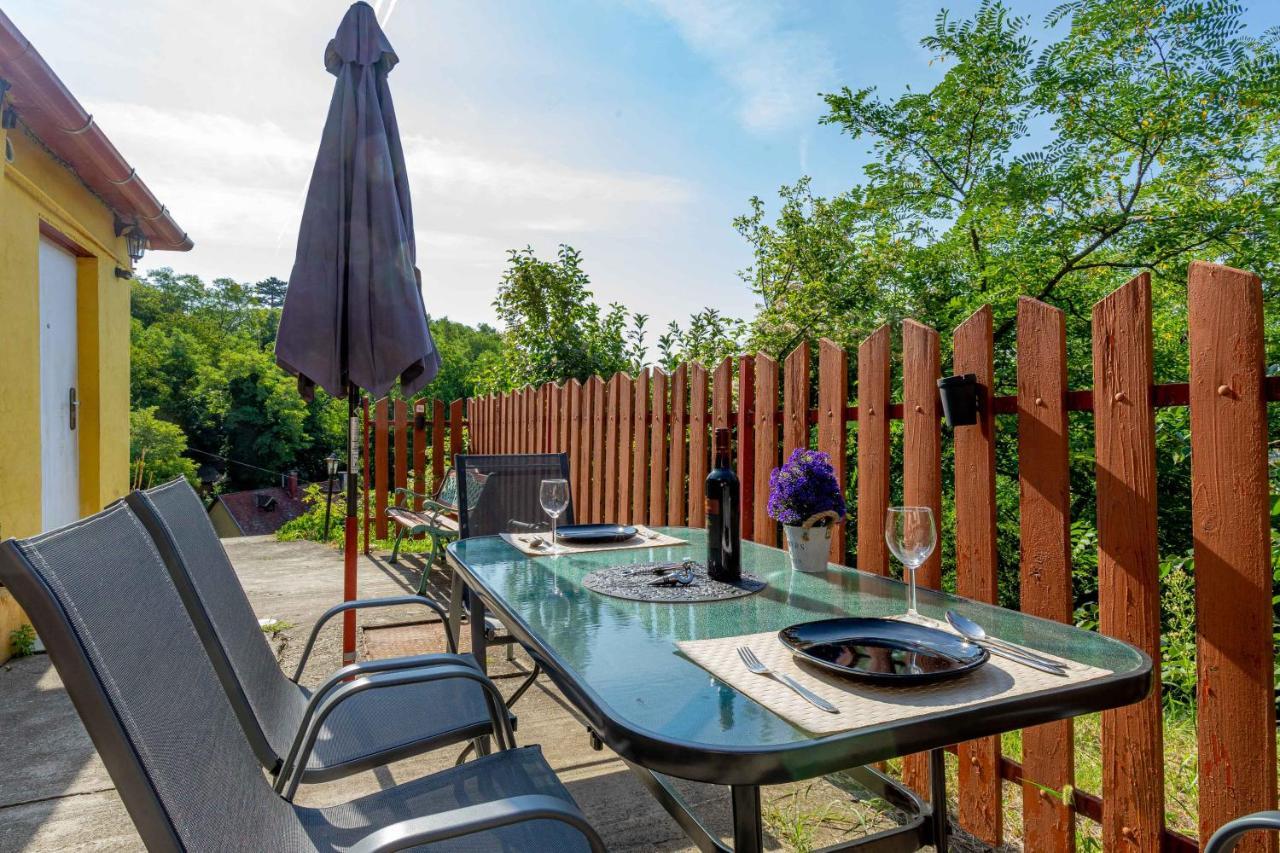 Panorama Apartmanhaz Естергом Екстериор снимка