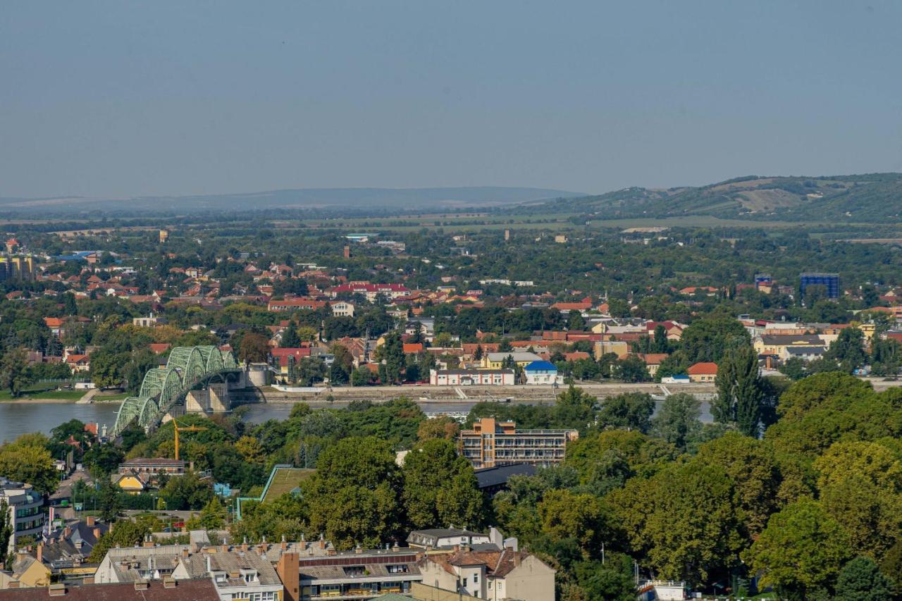Panorama Apartmanhaz Естергом Екстериор снимка